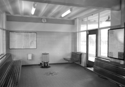 HUA-152503-Interieur van het NS station Kerkrade Centrum te Kerkrade wachtkamer
