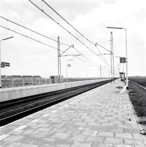 HUA-152481-Afbeelding van het perron van het N.S.-station Heemskerk te Heemskerk