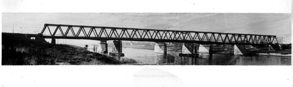 HUA-153614-Afbeelding van een fotomontage van de spoorbrug over de Maas bij Venlo