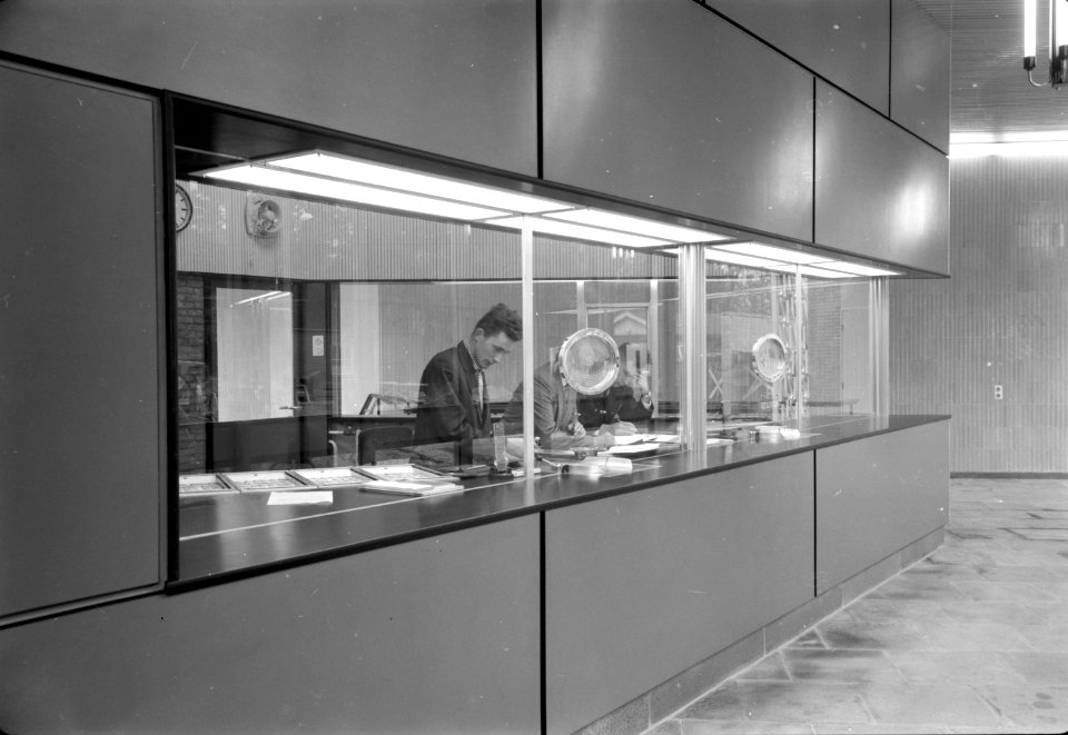 HUA-152404-Interieur van het N.S.-station Driebergen-Zeist te Driebergen-Rijsenburg- loketten in het gedeelte aan de zijde Zeist