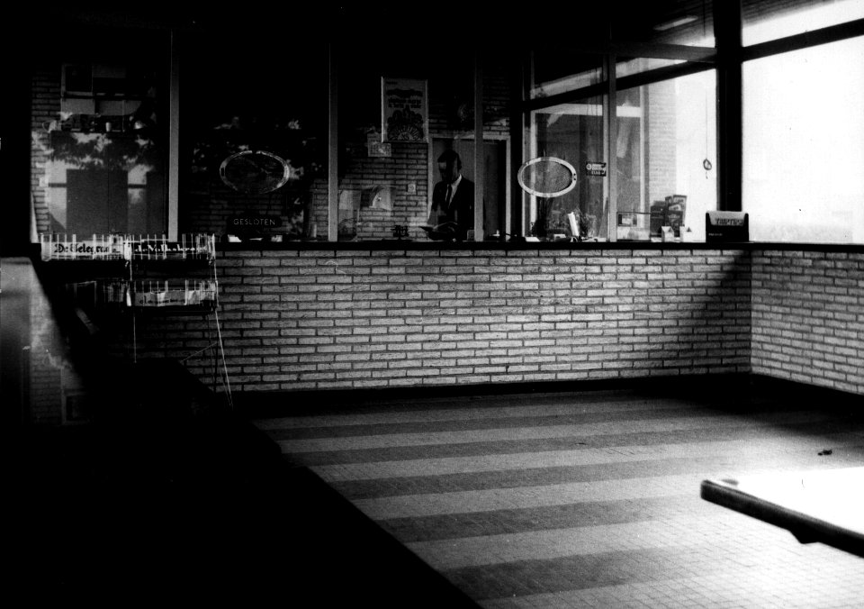 HUA-152434-Interieur van het NS station Geleen Oost te Geleen hal
