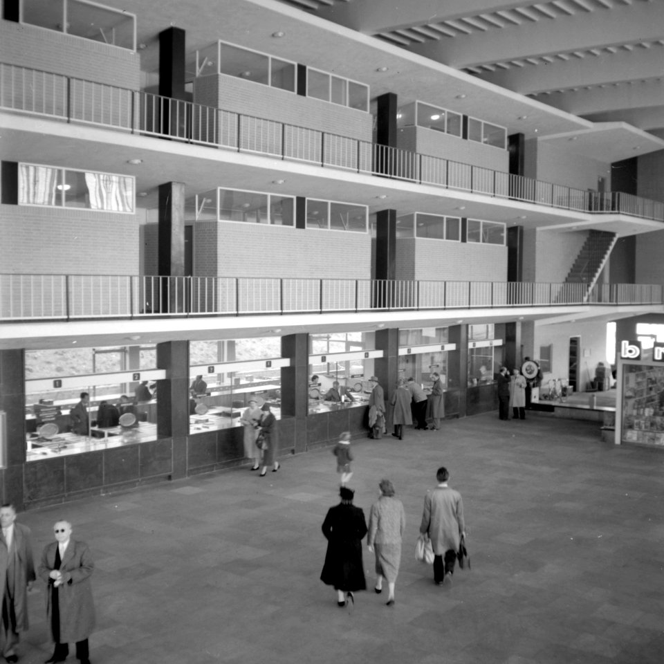 HUA-152425-Interieur van het N.S.-station Eindhoven te Eindhoven- hal