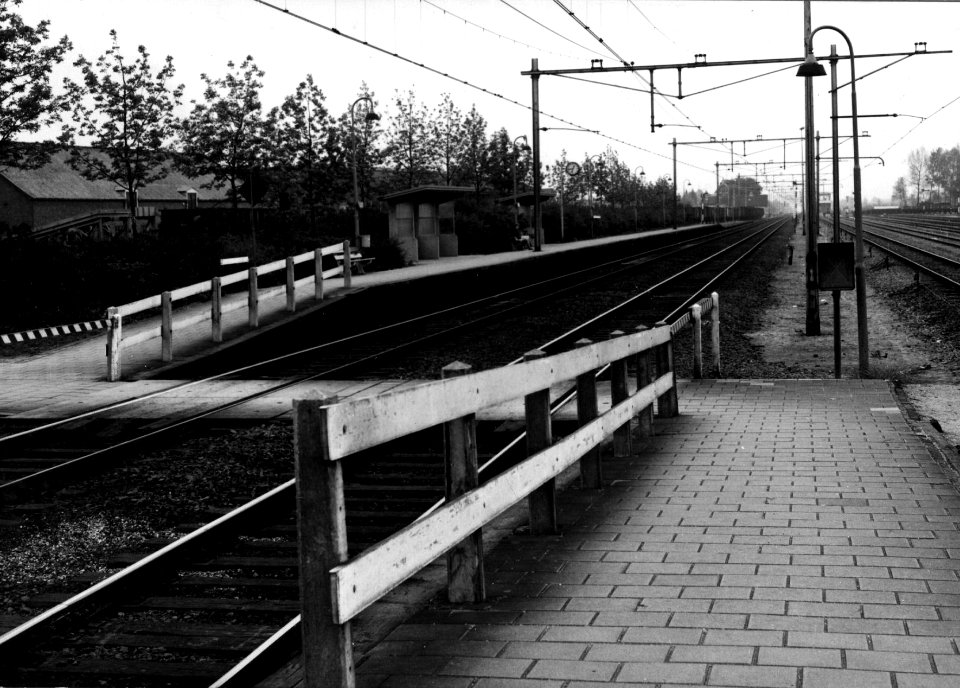 HUA-153078-Gezicht op het perron van het NS station Elst te Elst
