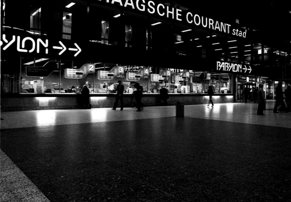 HUA-152470-Interieur van het N.S.-station Den Haag te Den Haag- hal
