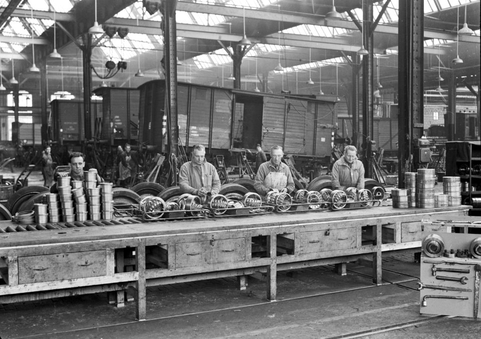 HUA-159328-Interieur van de hoofdwerkplaats van de N.S. te Amersfoort- afdeling kogellagers