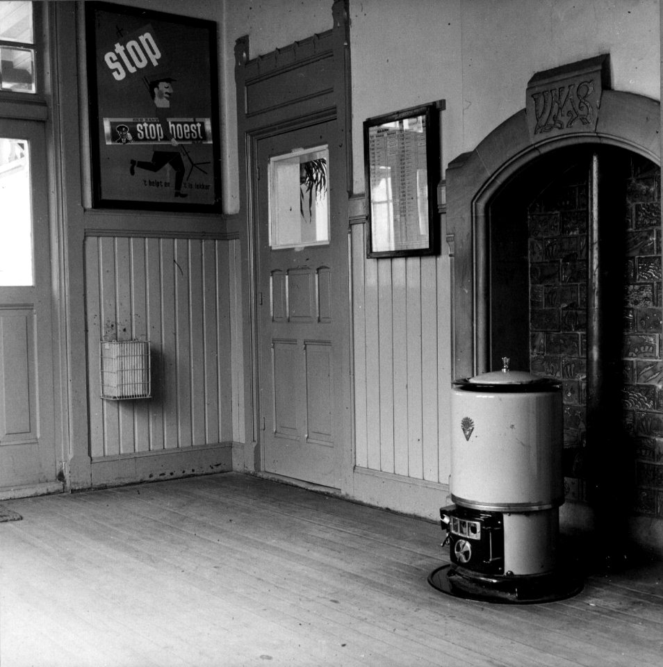 HUA-153727-Interieur van het NS station Soestdijk te Soest wachtkamer