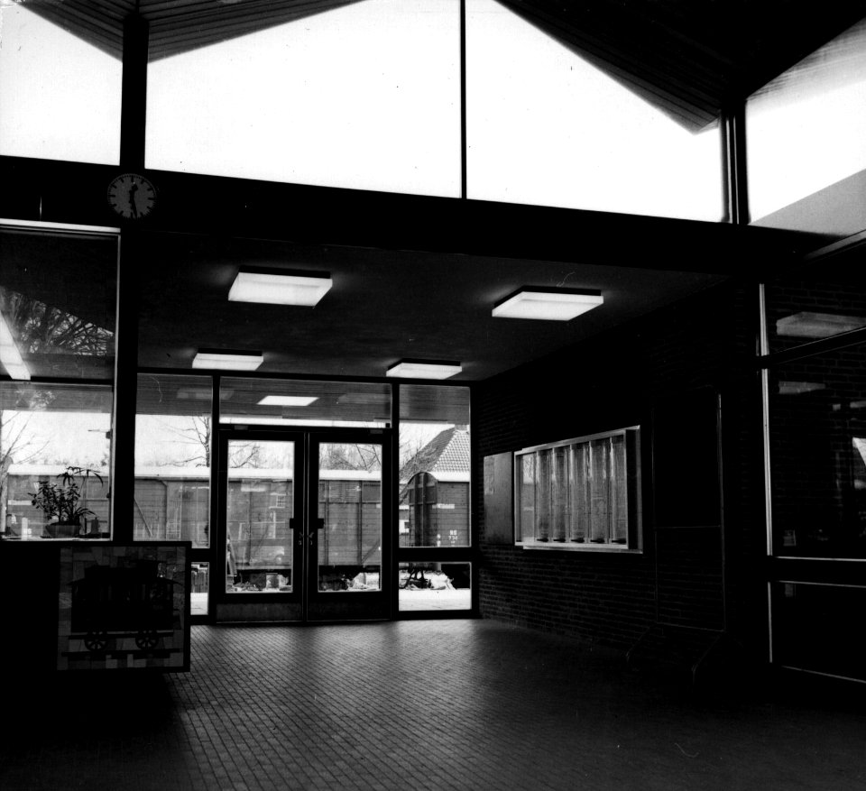 HUA-152450-Interieur van het N.S.-station Emmen te Emmen- hal