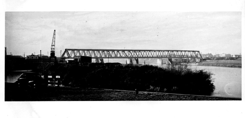 HUA-153616-Afbeelding van een fotomontage van de spoorbrug over de Maas bij Venlo