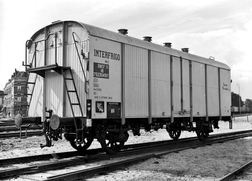 HUA-164098-Afbeelding van de koelwagen 7523049 van de SNCF - Interfrigo op het goederenemplacement te Rotterdam Zuid