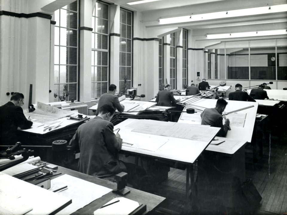 HUA-164154-Interieur van het 3e Administratiegebouw van de Nederlandse Spoorwegen (HGB III, Moreelsepark)- tekenkamer van de afdeling Mw 4 (Materieel & Werkplaatsen)