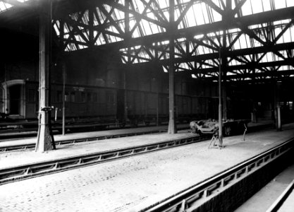 HUA-164119-Interieur van de werkplaats van de N.S. te Maastricht- revisieloods