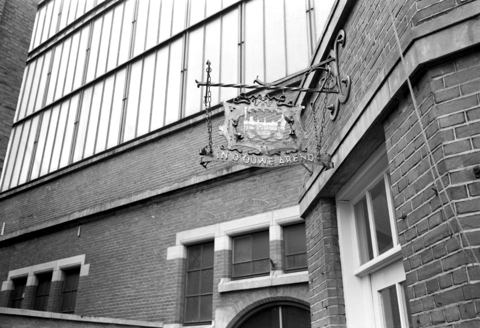 HUA-153686-Afbeelding van het uithangbord van de "N.S.-corner" (koffieshop) van het N.S.-station Haarlem te Haarlem