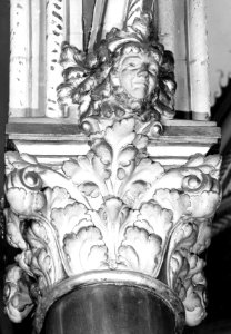 HUA-156686-Afbeelding van een console in de wachtkamer van het koninklijk paviljoen van het N.S.-station Amsterdam C.S. te Amsterdam