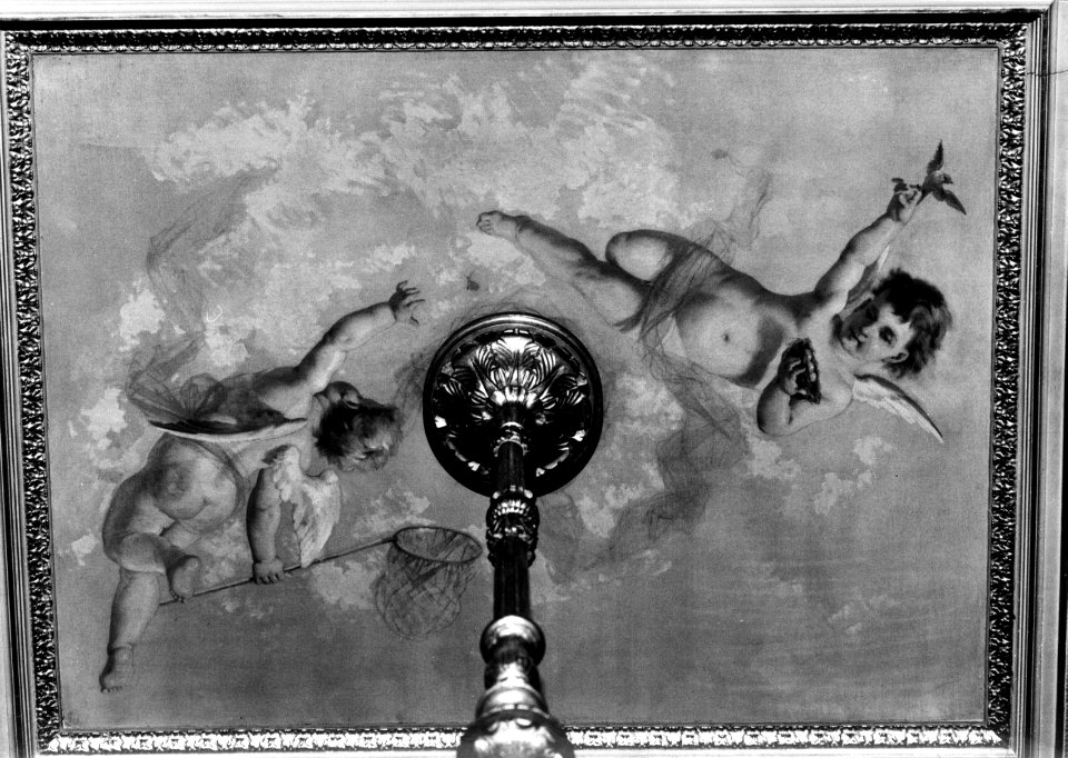 HUA-156755-Afbeelding van een plafondschildering in de wachtkamer van het Koninklijk paviljoen van het N.S.-station Den Haag H.S. te Den Haag