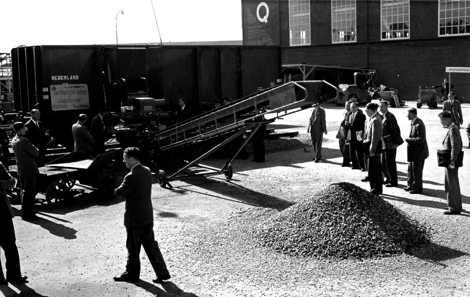 HUA-164143-Afbeelding van de expositie van goederenmaterieel van de N.S. op de Najaarsbeurs in de Jaarbeurs (Croeselaan) te Utrecht
