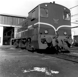 HUA-166582-Afbeelding van de diesel-electrische locomotief nr. 2278 (serie 2200-2300) van de N.S. bij de lijnwerkplaats Watergraafsmeer te Amsterdam