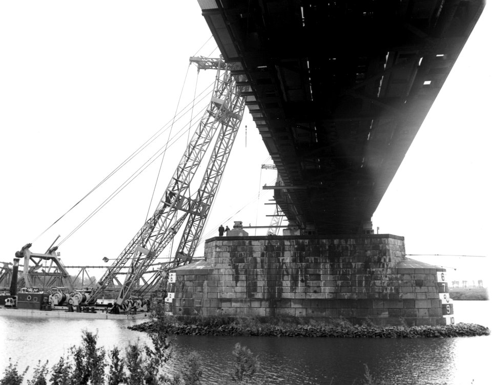 HUA-166639-Afbeelding van de plaatsing van een brugdeel in verband met de verdubbeling van de spoorbrug over de Maas bij Hedel
