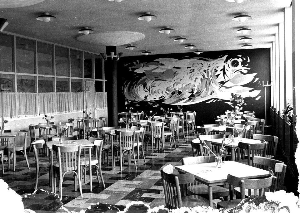 HUA-166951-Interieur van de loods van Van Gend & Loos bij het N.S.-station Eindhoven te Eindhoven- kantine van de S.O.V. (Spoorweg Onthouders Vereniging), met wandschildering van J. Rodrigo