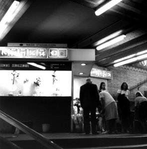 HUA-166734-Afbeelding van de bloemenkiosk in de perrontunnel van het N.S.-station Utrecht C.S. te Utrecht