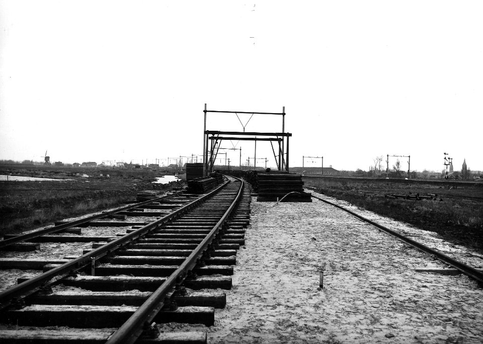 HUA-163900-Gezicht op de heraanleg van de spoorlijn Breukelen - Harmelen, ter hoogte van de aansluiting op de spoorlijn Amsterdam - Utrecht bij Breukelen