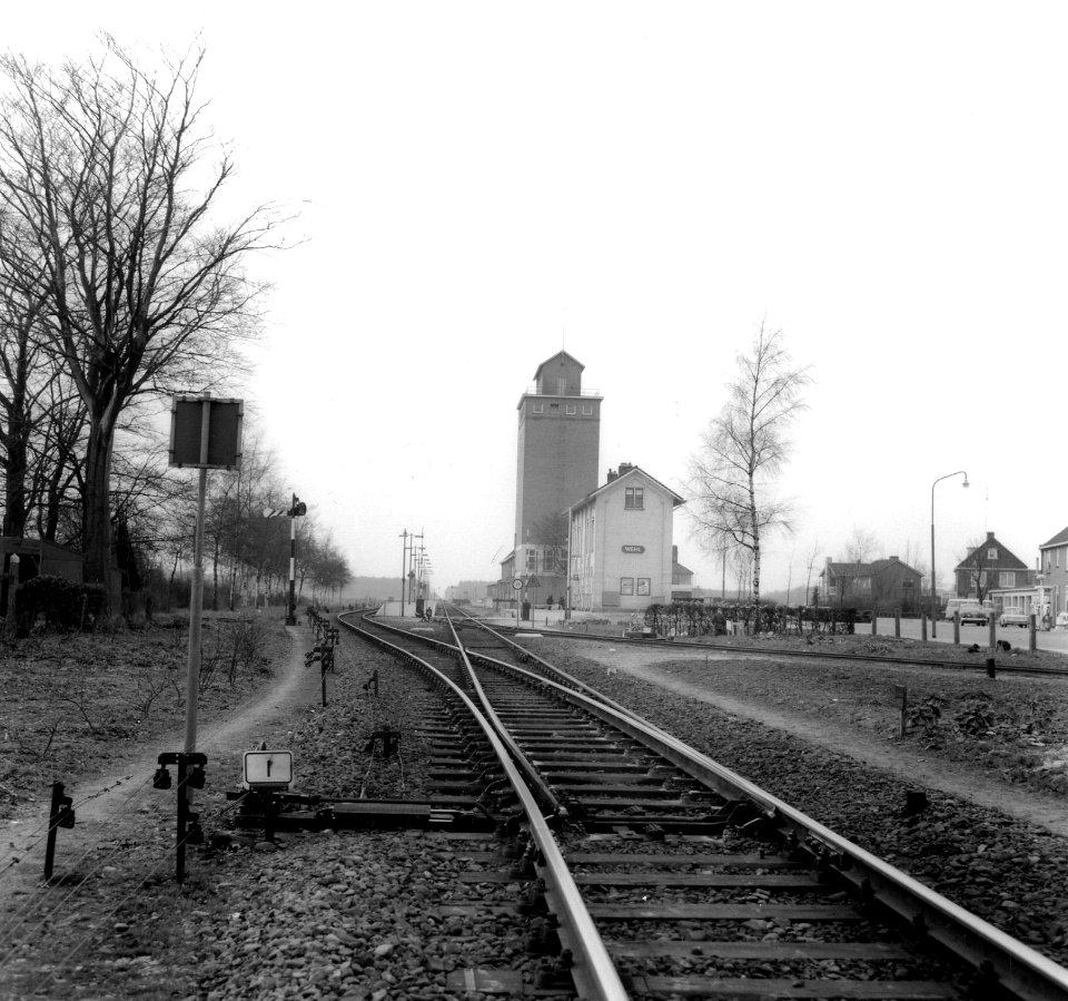 HUA-167133-Gezicht op het N.S.-station Wehl te Wehl, uit het oosten