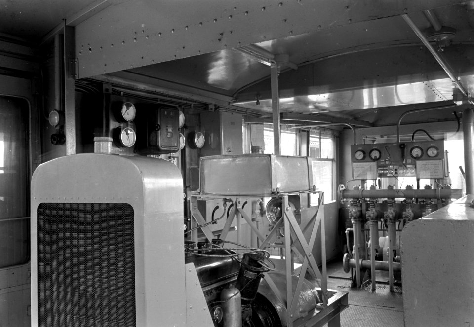 HUA-167234-Interieur van de sproeitrein (onkruidbestrijdingstrein) van de N.S