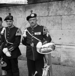Hollandse week in Munchen. Hoornblazers marcheren door de stad Munchen, Bestanddeelnr 912-5231