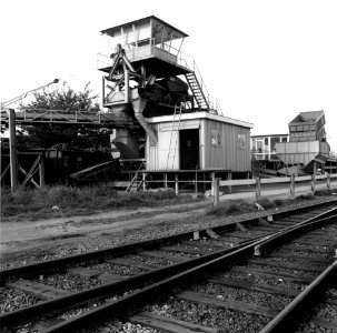 HUA-167057-Gezicht op het overlaadstation voor bieten van V.C.S. op het emplacement te Cuijk