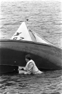 Hollandweek te Loosdrecht, een stern is omgeslagen, de stuurman aan het werk, Bestanddeelnr 919-4055