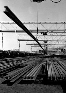 HUA-159433-Gezicht op het terrein van de Spoorstaaflasinrichting SLI van de NS