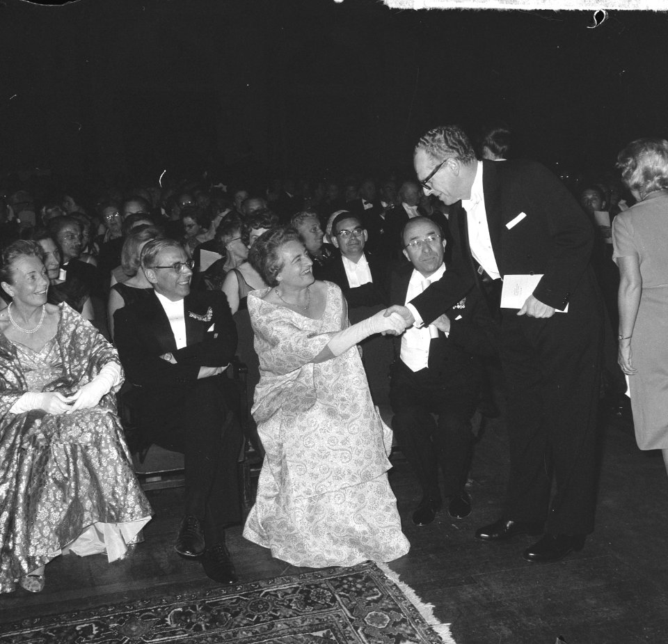 Holland Festival 1965 , galaconcert in Concertgebouw minister Vrolijk en mevrouw, Bestanddeelnr 917-8654