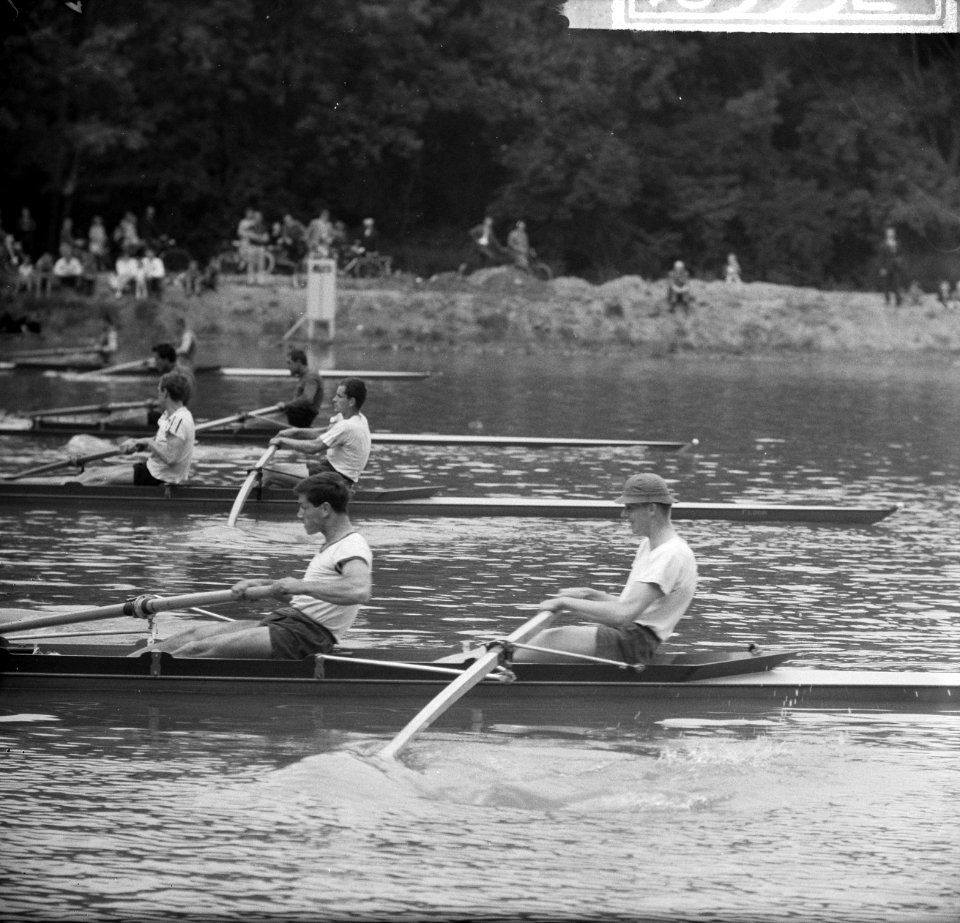 Hollandbeker 1964 op de Bosbaan Amsterdam, de twee zonder stuurman senioren 2 wi, Bestanddeelnr 916-5952