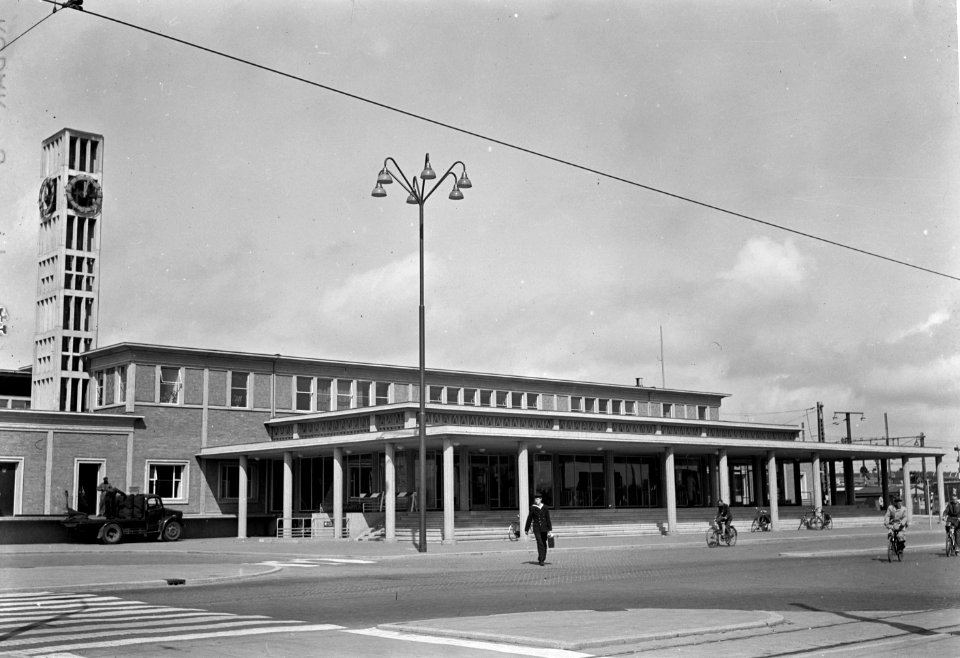 HUA-166819-Gezicht op het nieuwe N.S.-station Leiden te Leiden