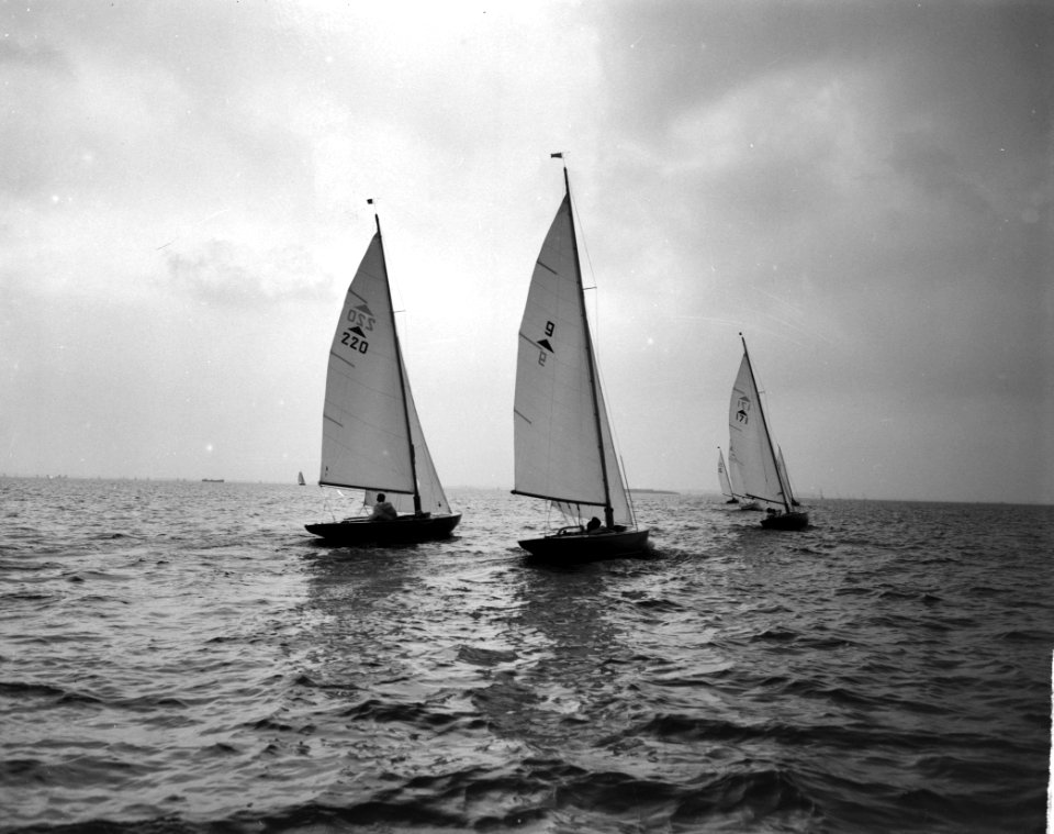 Holldandweek op IJsselmeer bij Muiden De Internationale Flying Dutchman klasse , Bestanddeelnr 915-4136