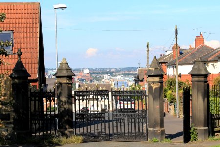 Holbeck Cemetery Entrance Gates Gate Piers And Flanking Walls