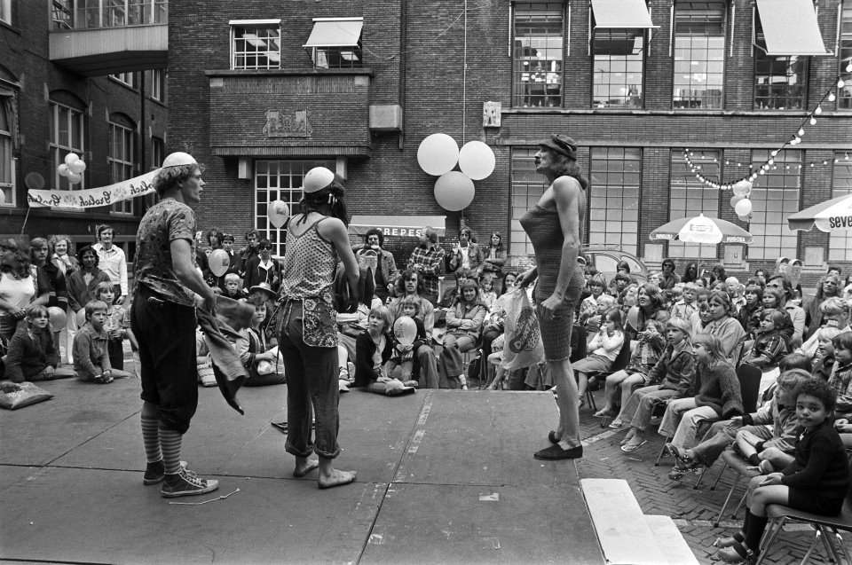 Holland Festival 77 theatergroep Kip voor kinderen in de Nes in Amsterdam, Bestanddeelnr 929-2065