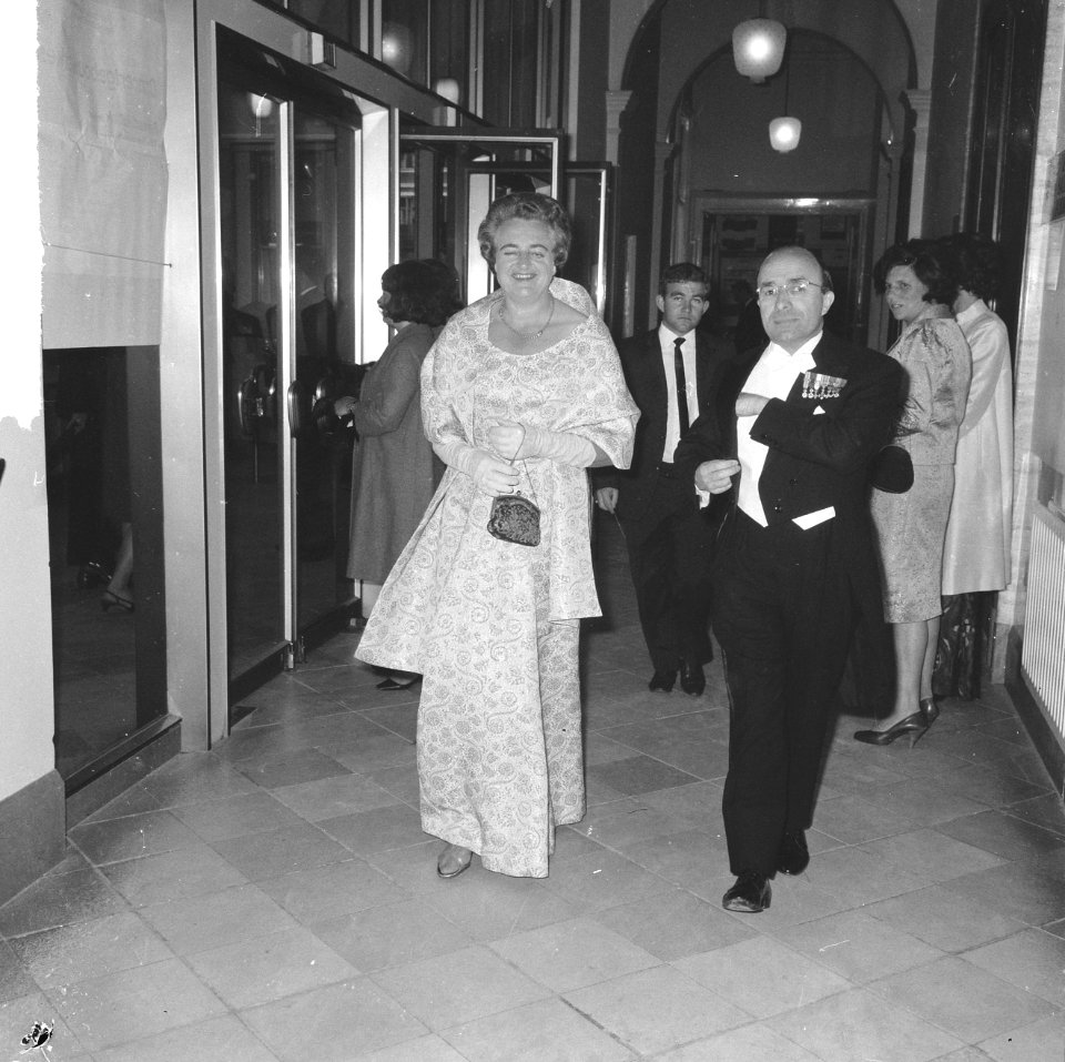 Holland Festival 1965 , galaconcert in Concertgebouw aankomst minister president, Bestanddeelnr 917-8653