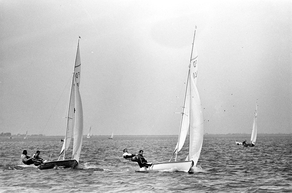 Holland Week II op het IJsselmeer de FD Klasse links B. Verhagen en rechts F. H., Bestanddeelnr 918-0435