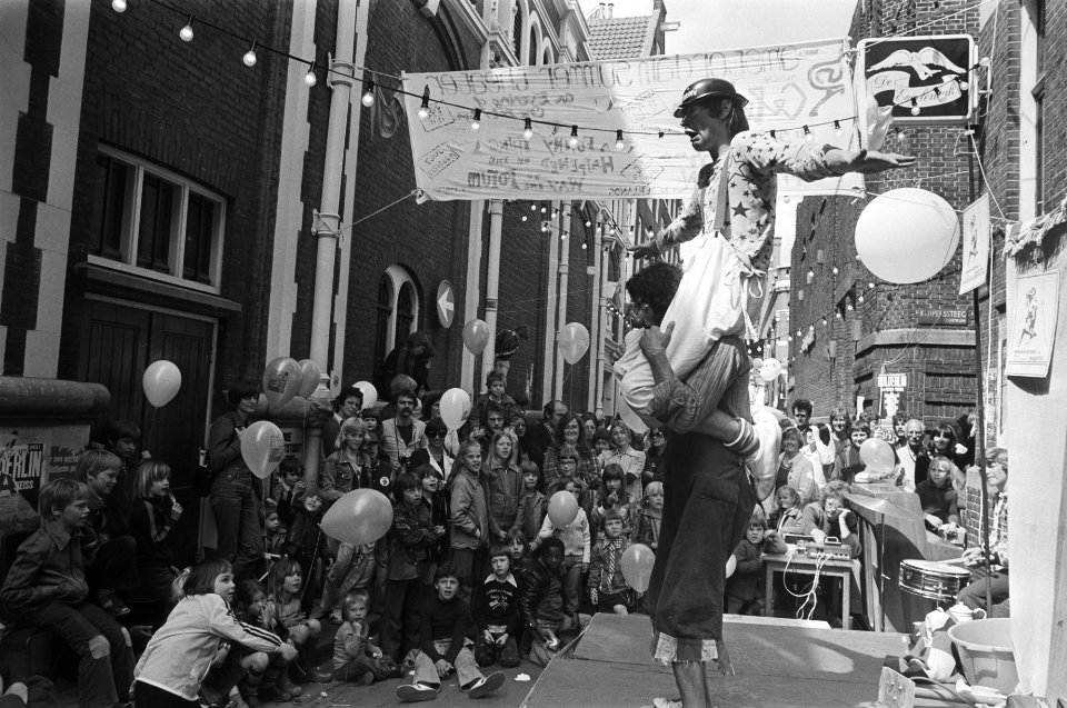 Holland Festival 77 theatergroep Kip voor kinderen in de Nes in Amsterdam, Bestanddeelnr 929-2067