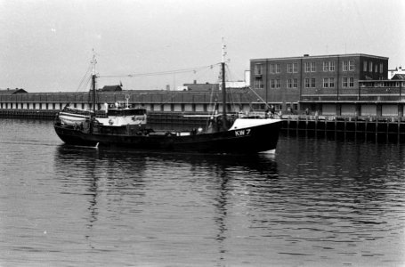 Hollandse Nieuwe 1963 uit de logger Katwijk 7 De Arend 113 kantjes nieuwe harin, Bestanddeelnr 915-1923