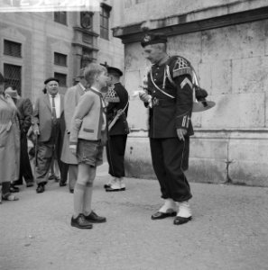 Hollandse week in Munchen. Hoornblazers marcheren door de stad Munchen, Bestanddeelnr 912-5235
