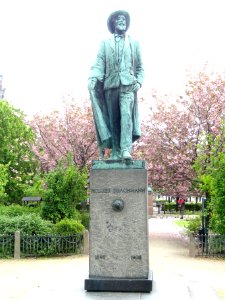 Holger Drachmann by Hans Christian Holter - Allégade, Frederiksberg - Copenhagen - DSC09223