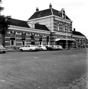 HUA-166767-Gezicht op het NS station Sneek te Sneek