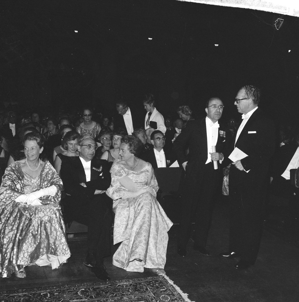 Holland Festival 1965 , galaconcert in Concertgebouw v.l.n.r. de heer en mevrouw, Bestanddeelnr 917-8655