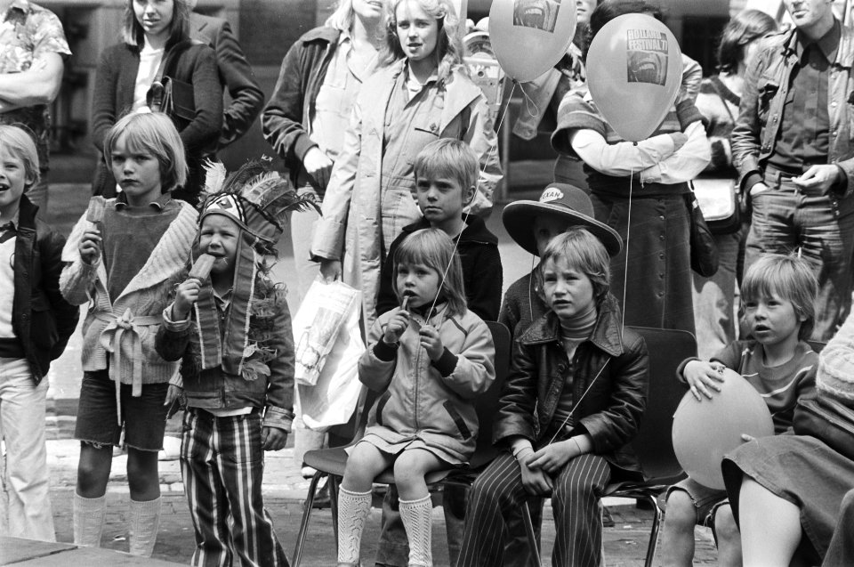 Holland Festival 77 theatergroep Kip voor kinderen in de Nes in Amsterdam, Bestanddeelnr 929-2068
