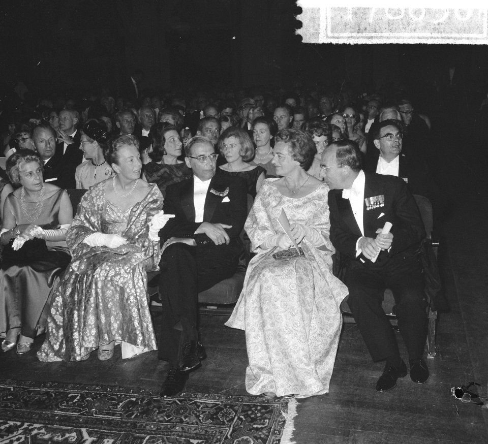 Holland Festival 1965 , galaconcert in Concertgebouw v.l.n.r. mevrouw Van Hall ,, Bestanddeelnr 917-8656