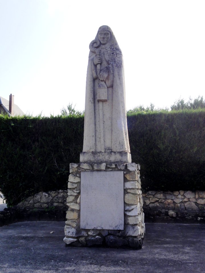 Homblières (Aisne) statue Sainte Hunegonde