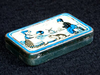 Hollandsche Duitsche Automaten-Maatschappij blikje met afbeelding van boertje en boerinnetje, foto2