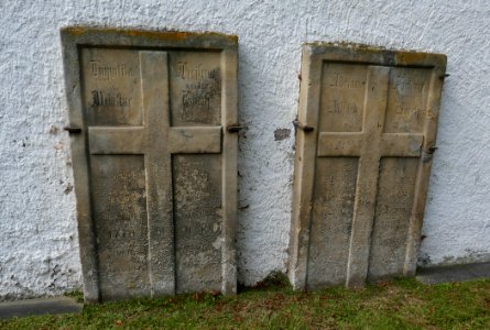 Holzhausen - St. Johannes Baptist - Grabplatten