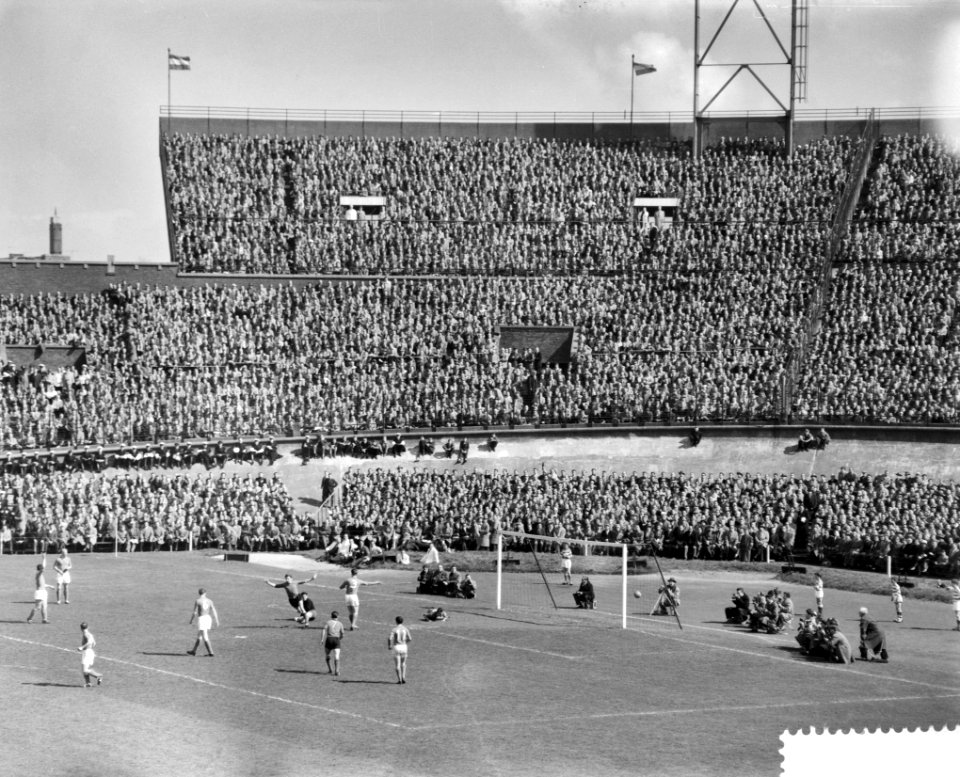 Holland tegen Belgie 2-2 in het Olympisch stadion te Amsterdam, Bestanddeelnr 910-3092